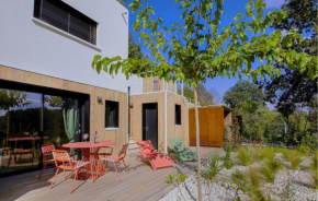 Gorgeous Home In Suze La Rousse With Jacuzzi